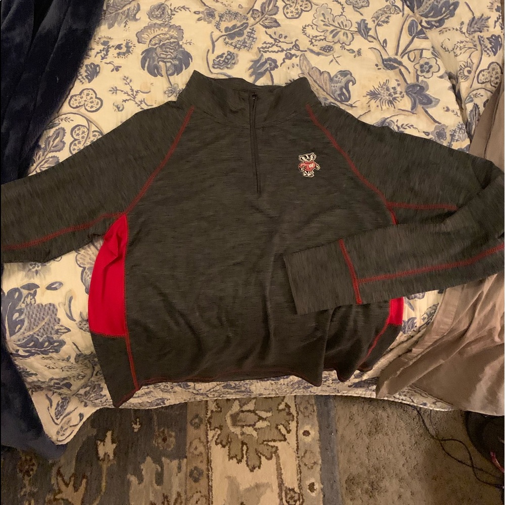 WISCONSIN BADGERS 1/4 zip tech top SIZE XXL
